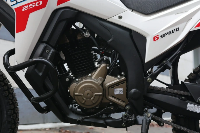 Мотоцикл LONCIN DS250